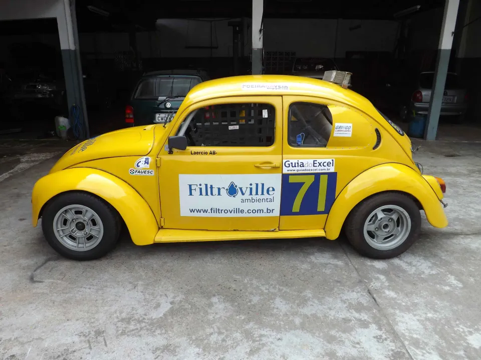 Guia do Excel patrocinando o carro 71 na categoria Turismo Clássico Catarinense "B"
